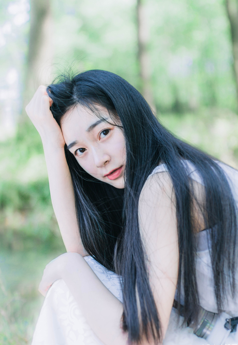 诸葛亮对于周瑜身边的人可是摸得底透，这吕蒙不但是周瑜一手提拔起来的，一开始能力并不出众，但跟在周瑜身边多年，却是学到了不少本事，如果说以前，吕蒙还不足为虑的话，那如今，吕蒙纵使不如周瑜，但也足以比拟当世任何一位名将，当然，这并不是诸葛亮真正担忧的。